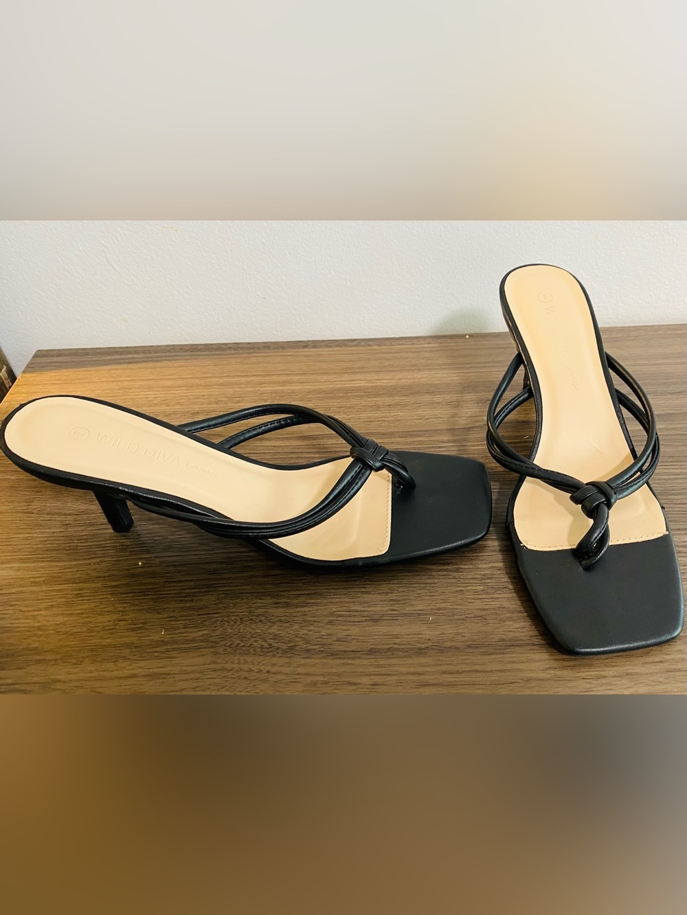 Classic Black Knot-Detail Heeled Sandals